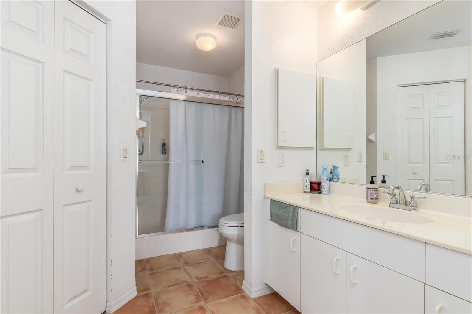Image 21 of 46 For 5725 Greenwood Avenue 8203