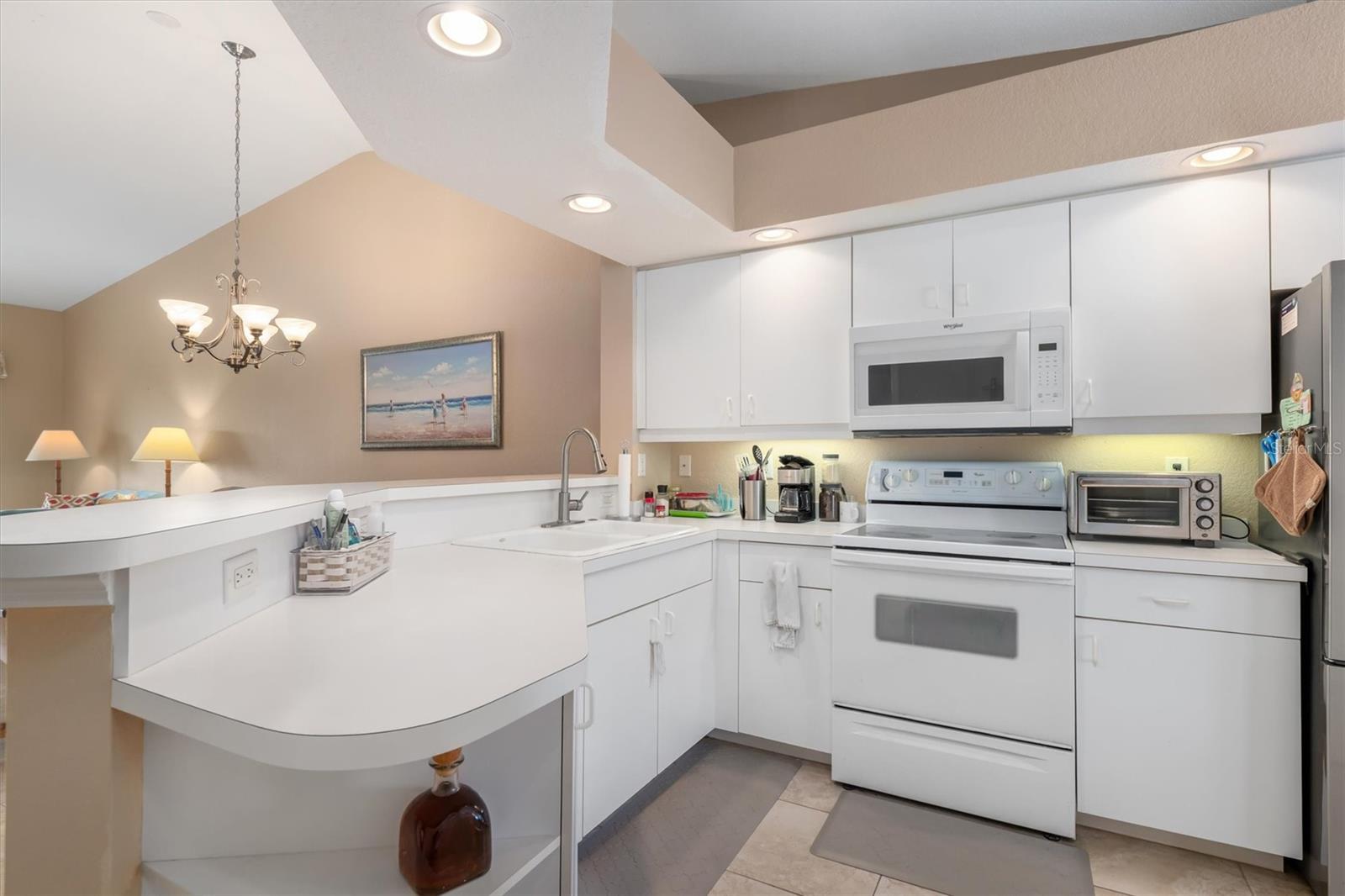 Image 6 of 46 For 5725 Greenwood Avenue 8203
