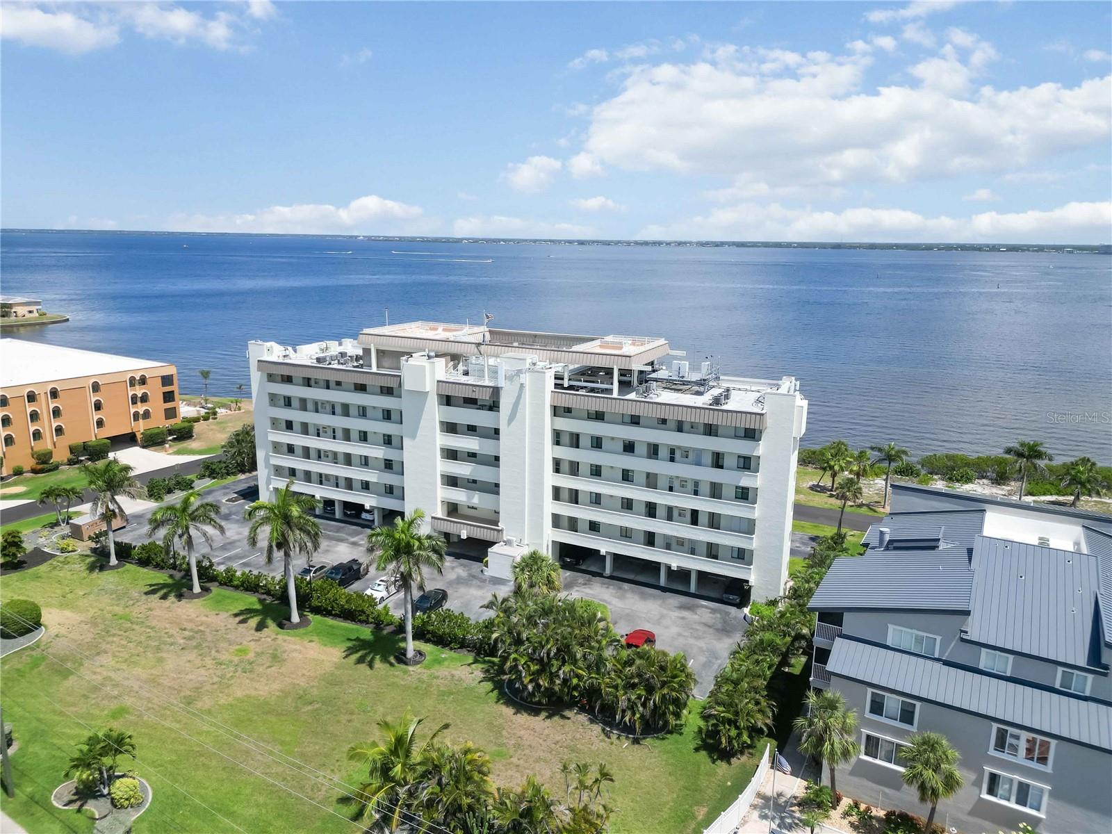 Image 2 of 65 For 1500 Park Beach Circle 5e