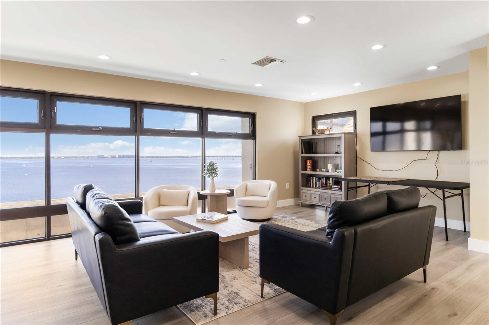 Image 36 of 65 For 1500 Park Beach Circle 5e
