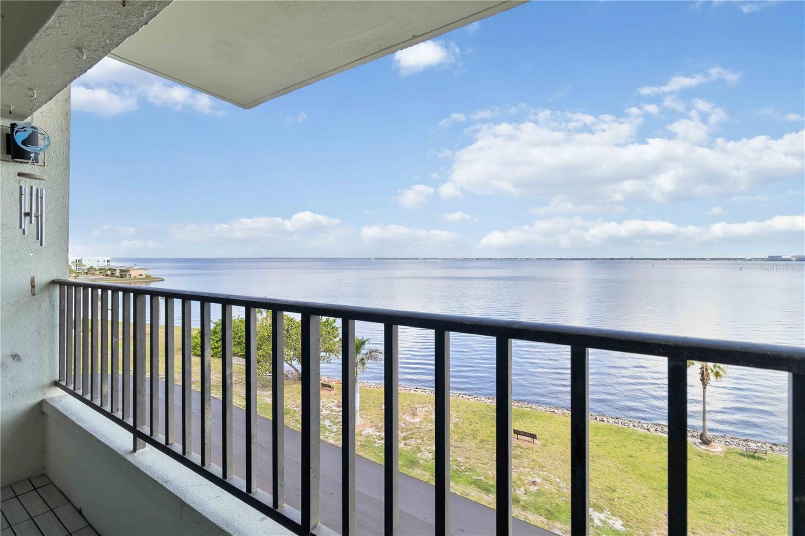 Image 4 of 65 For 1500 Park Beach Circle 5e