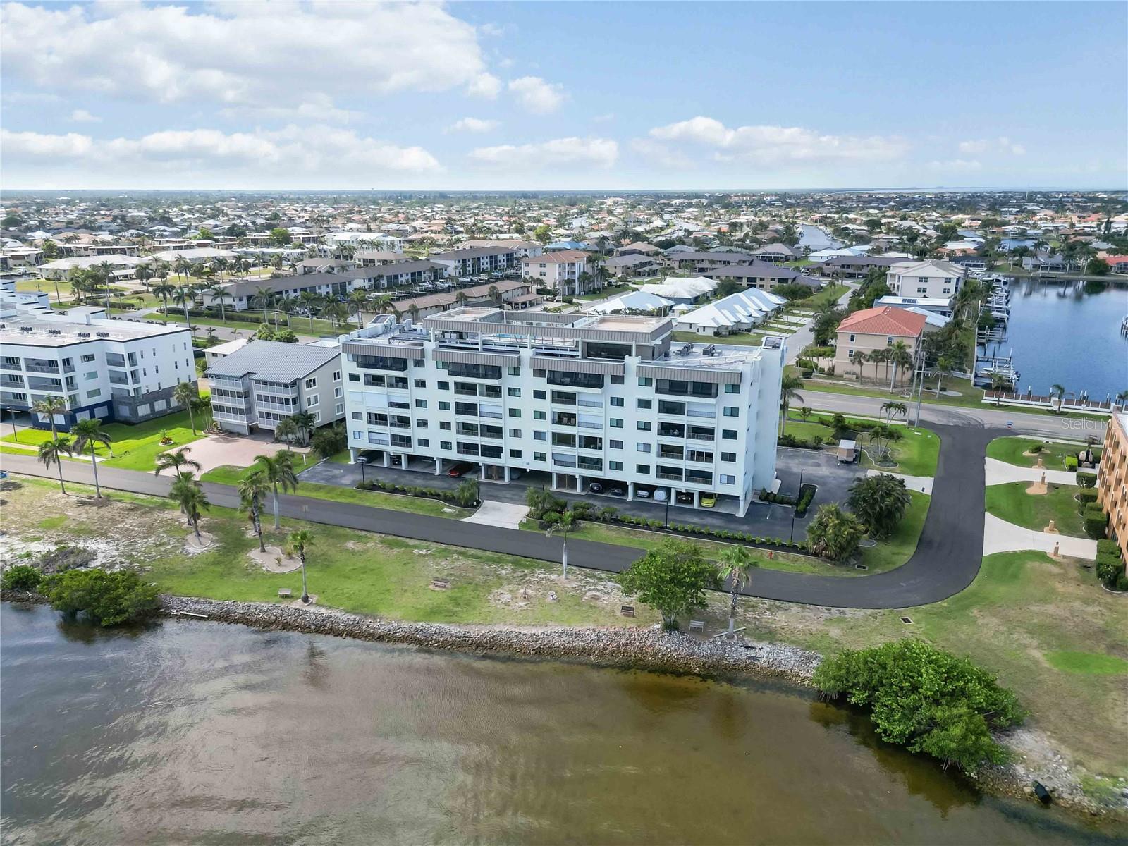 Image 53 of 65 For 1500 Park Beach Circle 5e