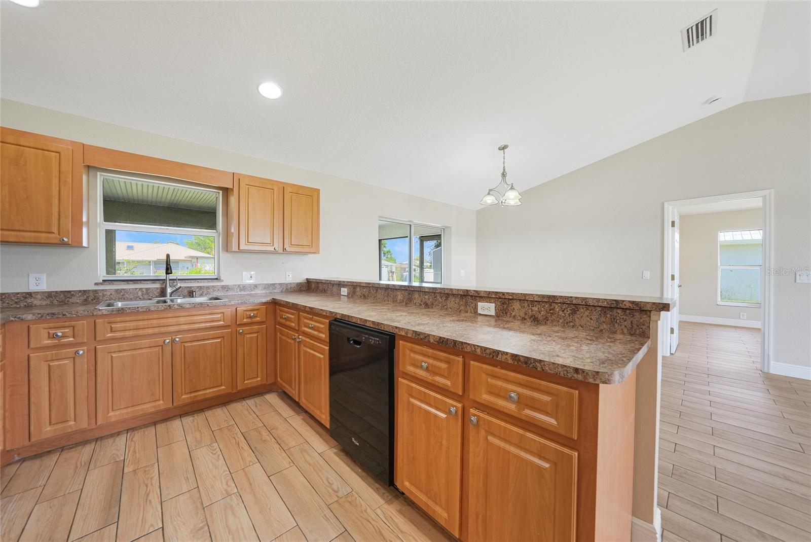 Image 10 of 48 For 11615 Pine Avenue