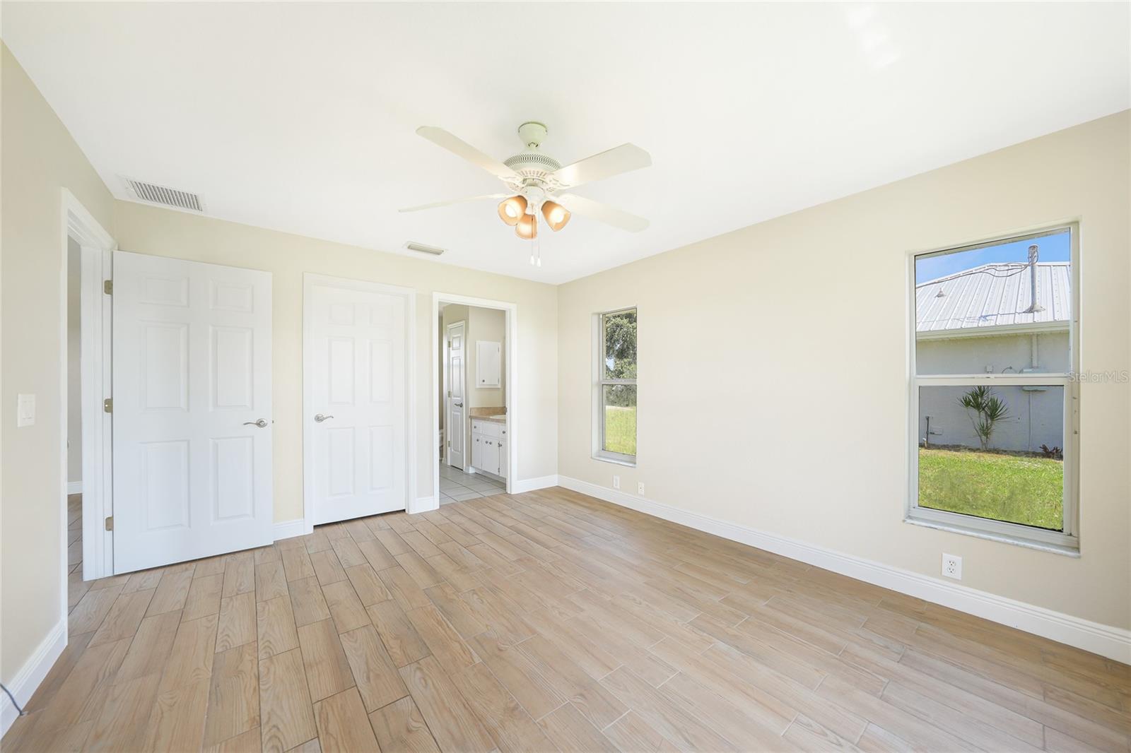 Image 12 of 48 For 11615 Pine Avenue