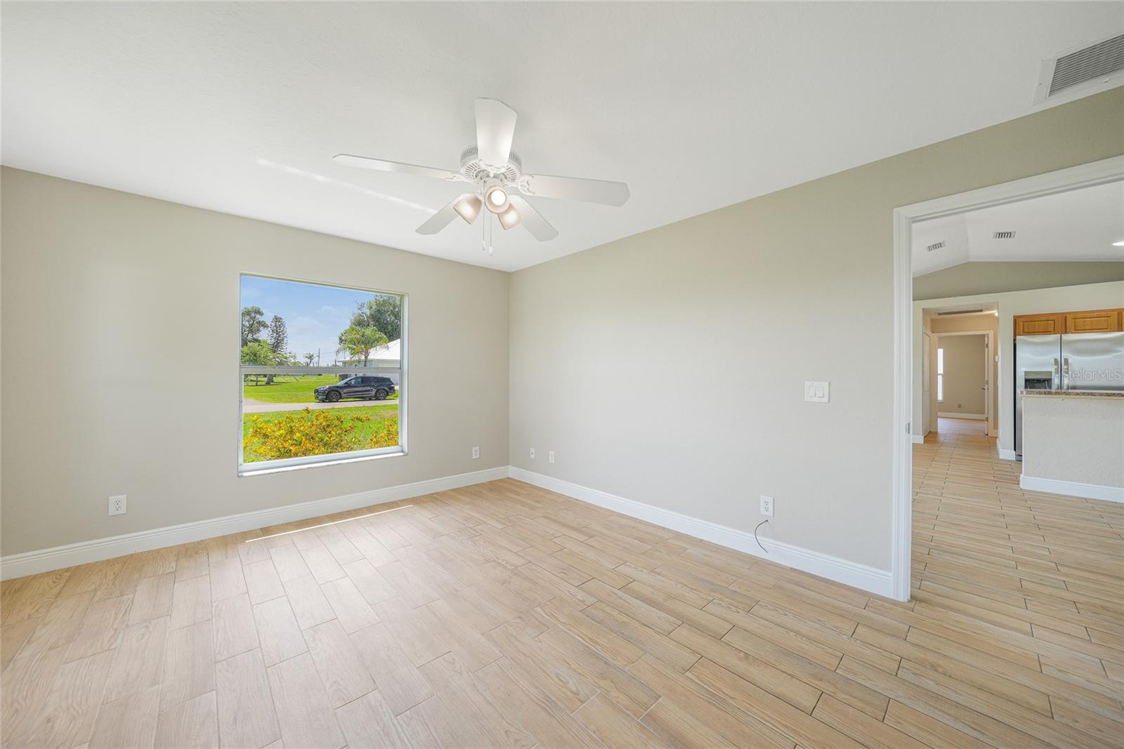 Image 14 of 48 For 11615 Pine Avenue