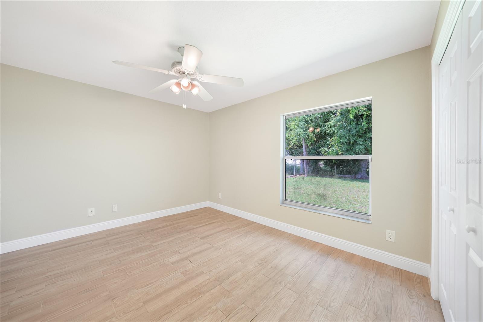 Image 17 of 48 For 11615 Pine Avenue
