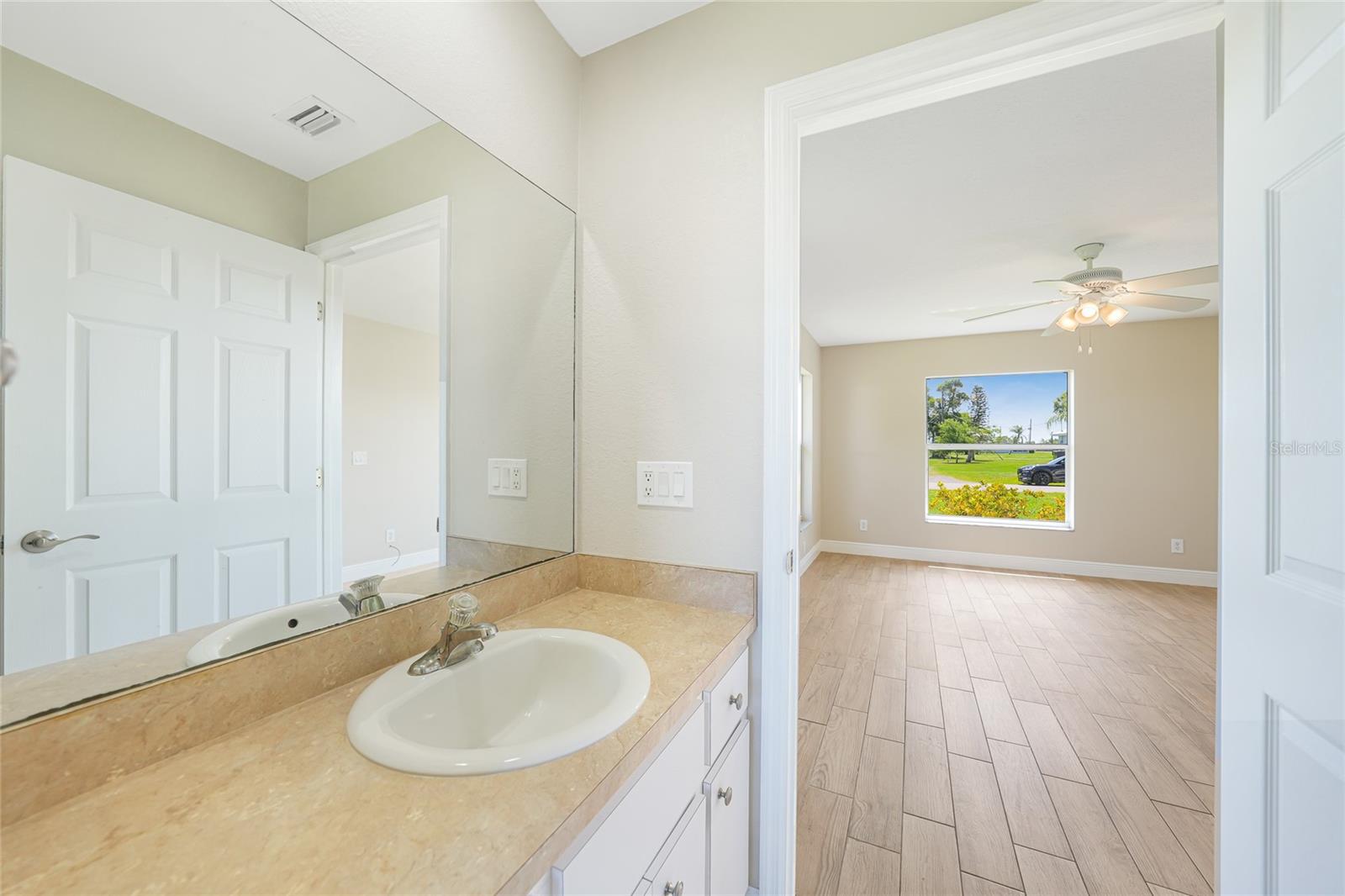 Image 22 of 48 For 11615 Pine Avenue