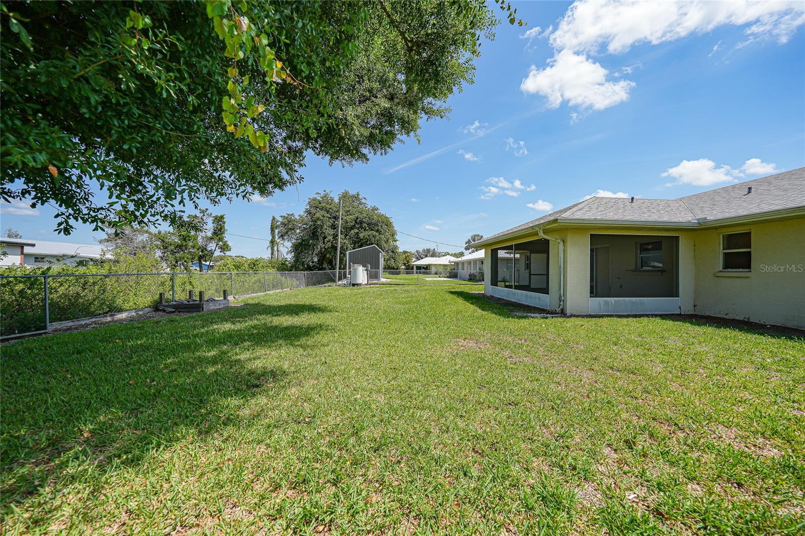 Image 30 of 48 For 11615 Pine Avenue