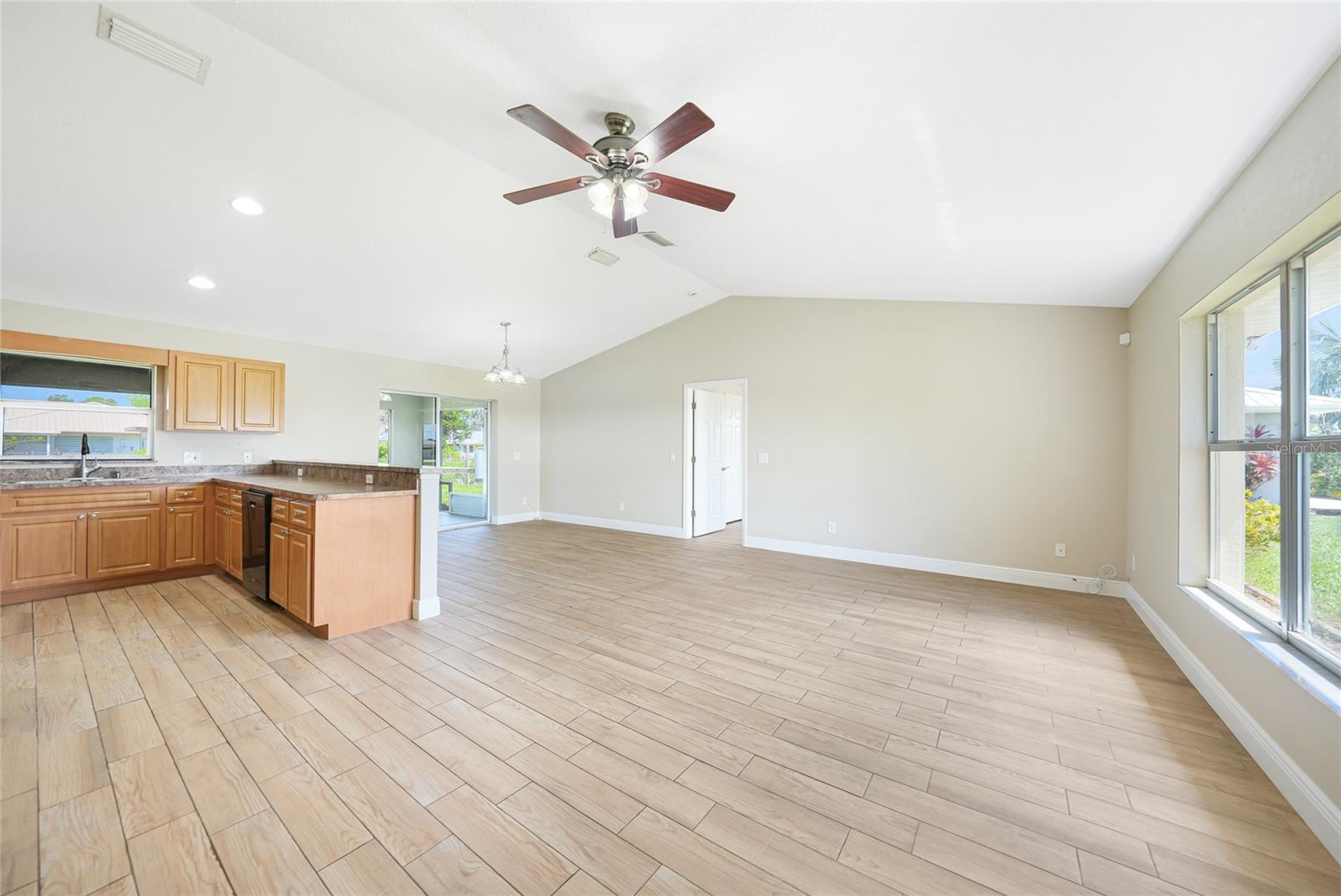Image 6 of 48 For 11615 Pine Avenue