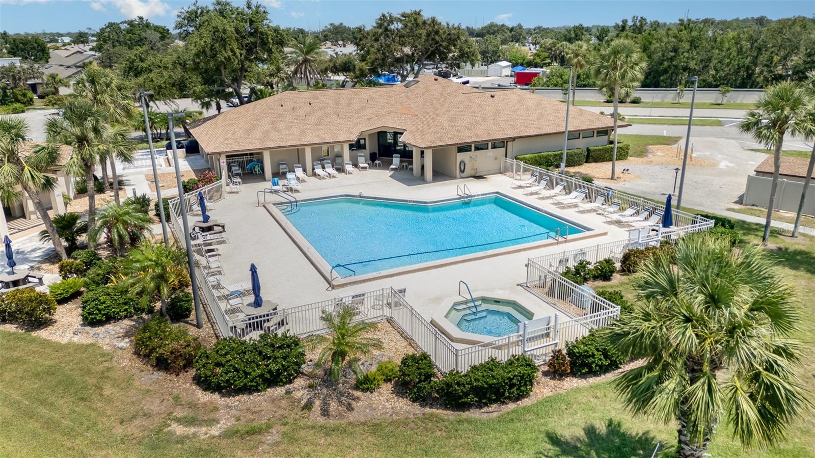 Image 29 of 35 For 541 Wekiva River Court 94