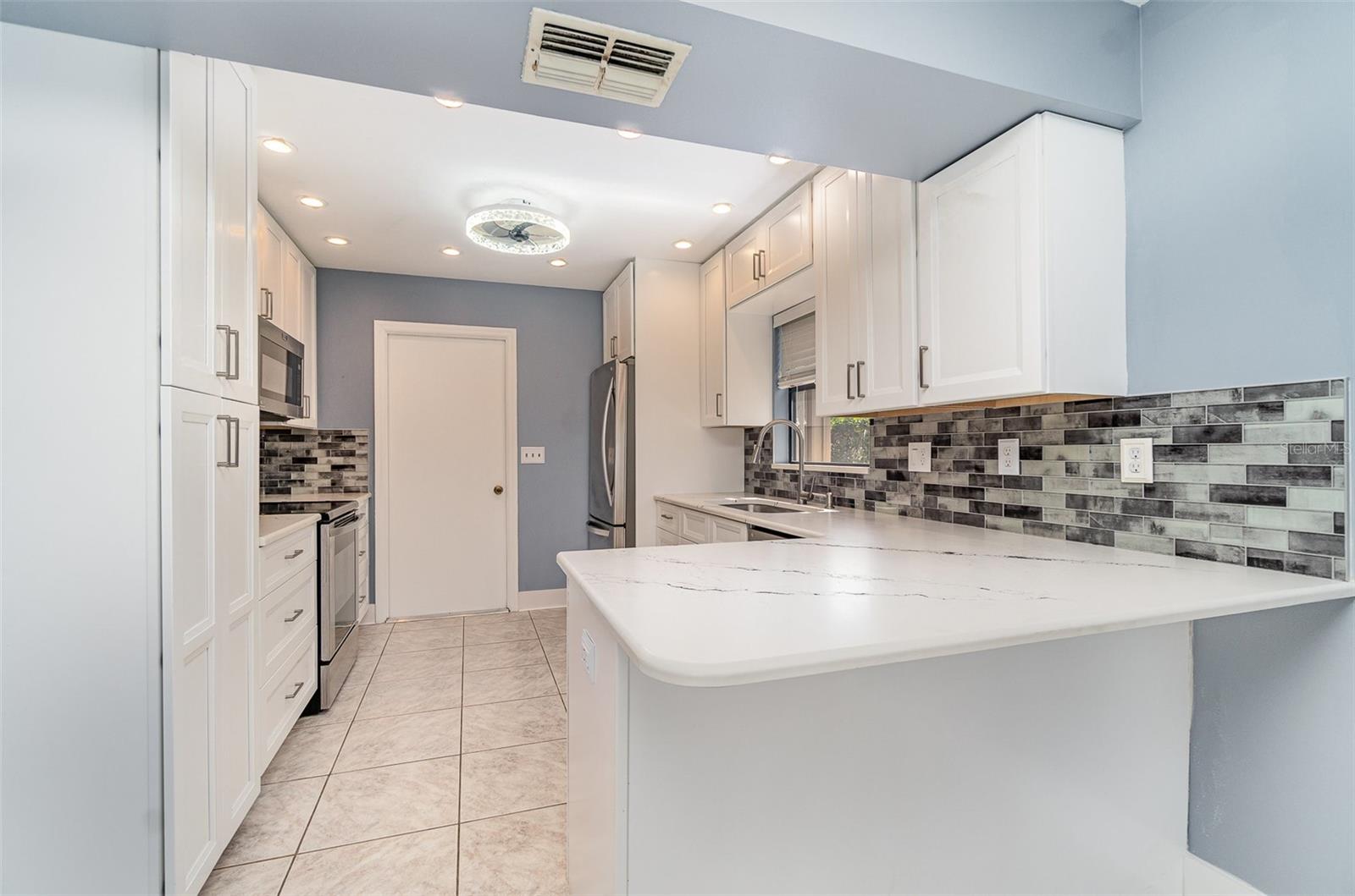 Image 6 of 35 For 541 Wekiva River Court 94