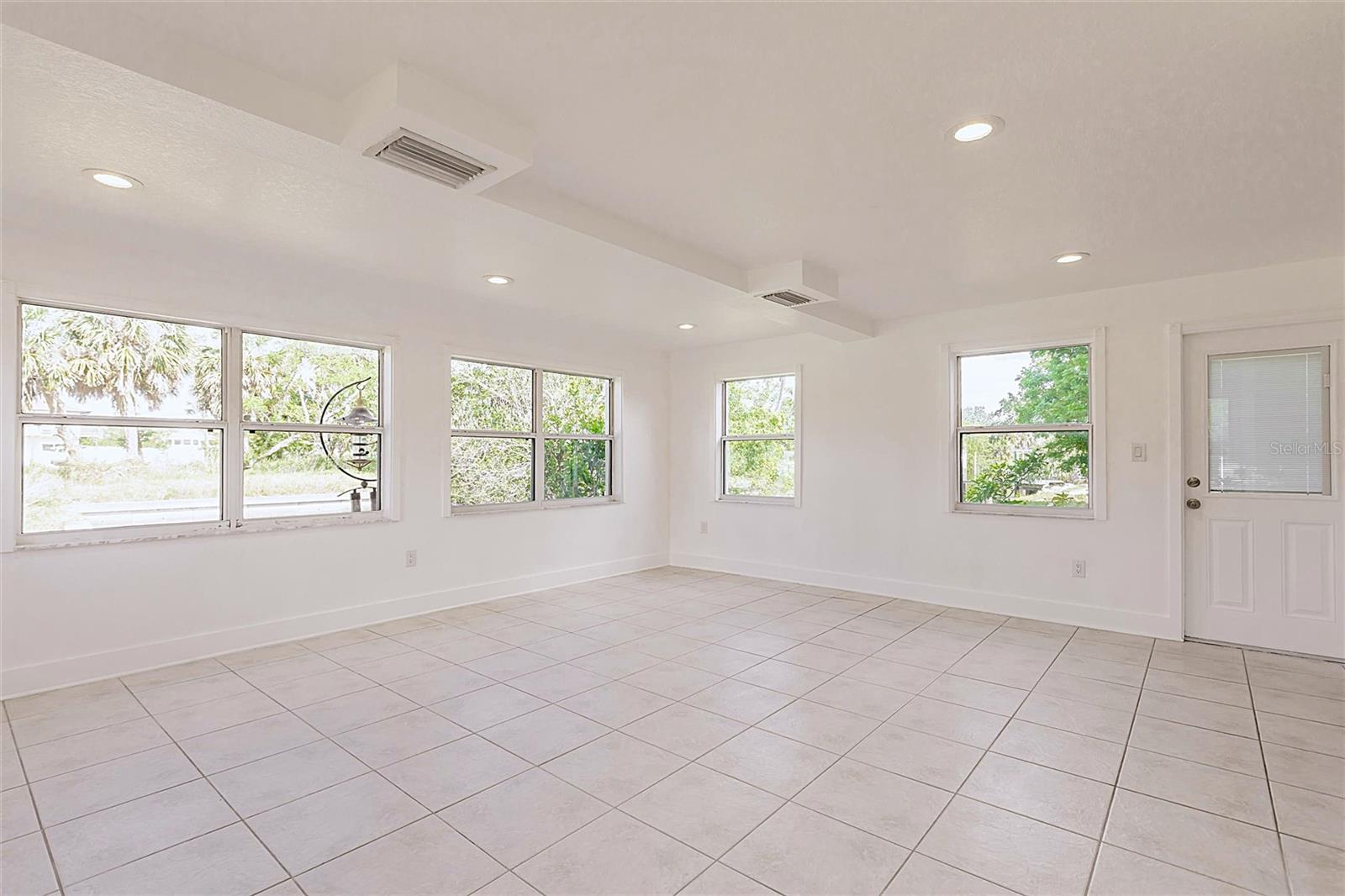 Image 14 of 44 For 3129 Buttonwood Place