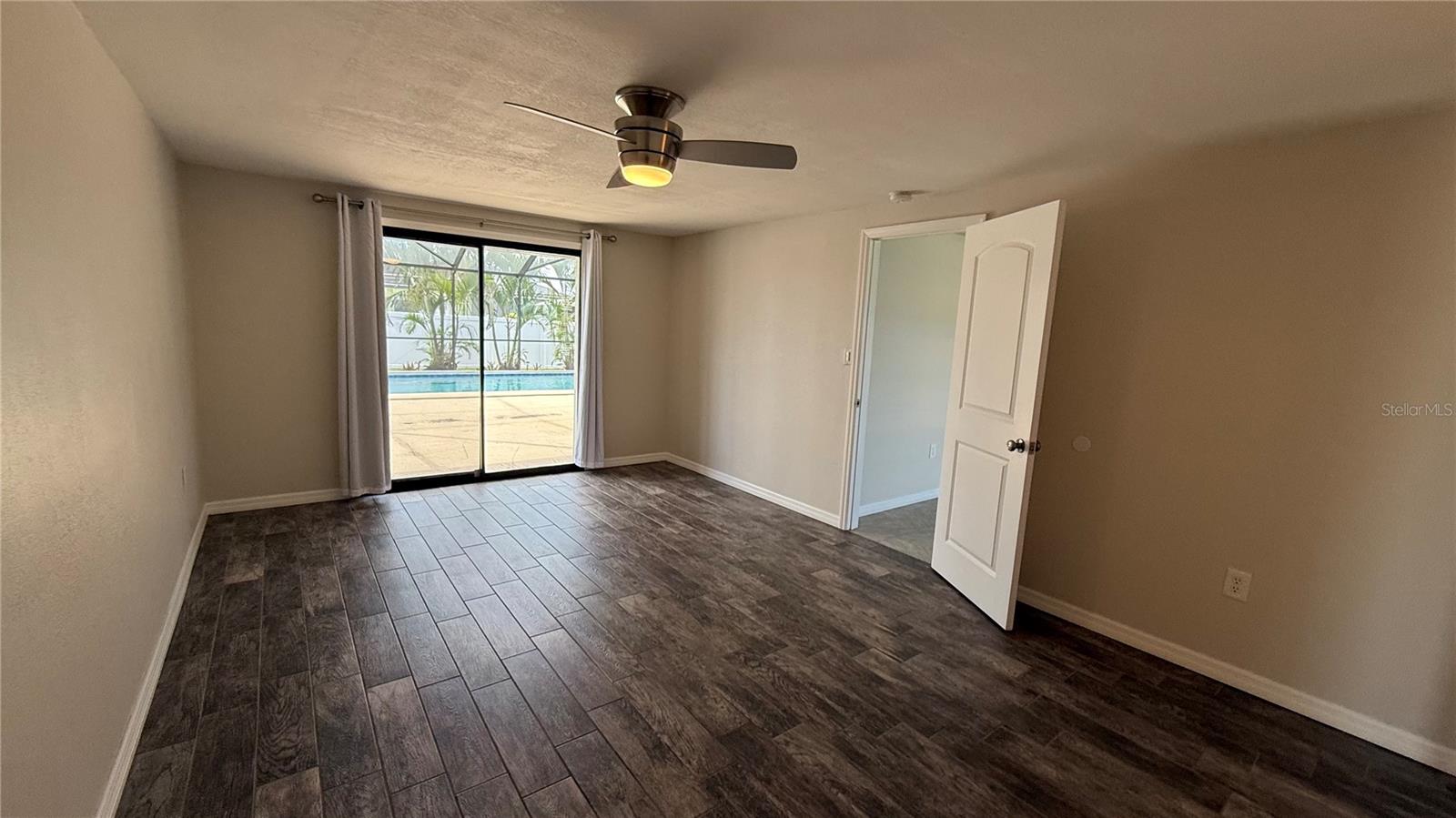 Image 4 of 24 For 3348 Pinetree Street