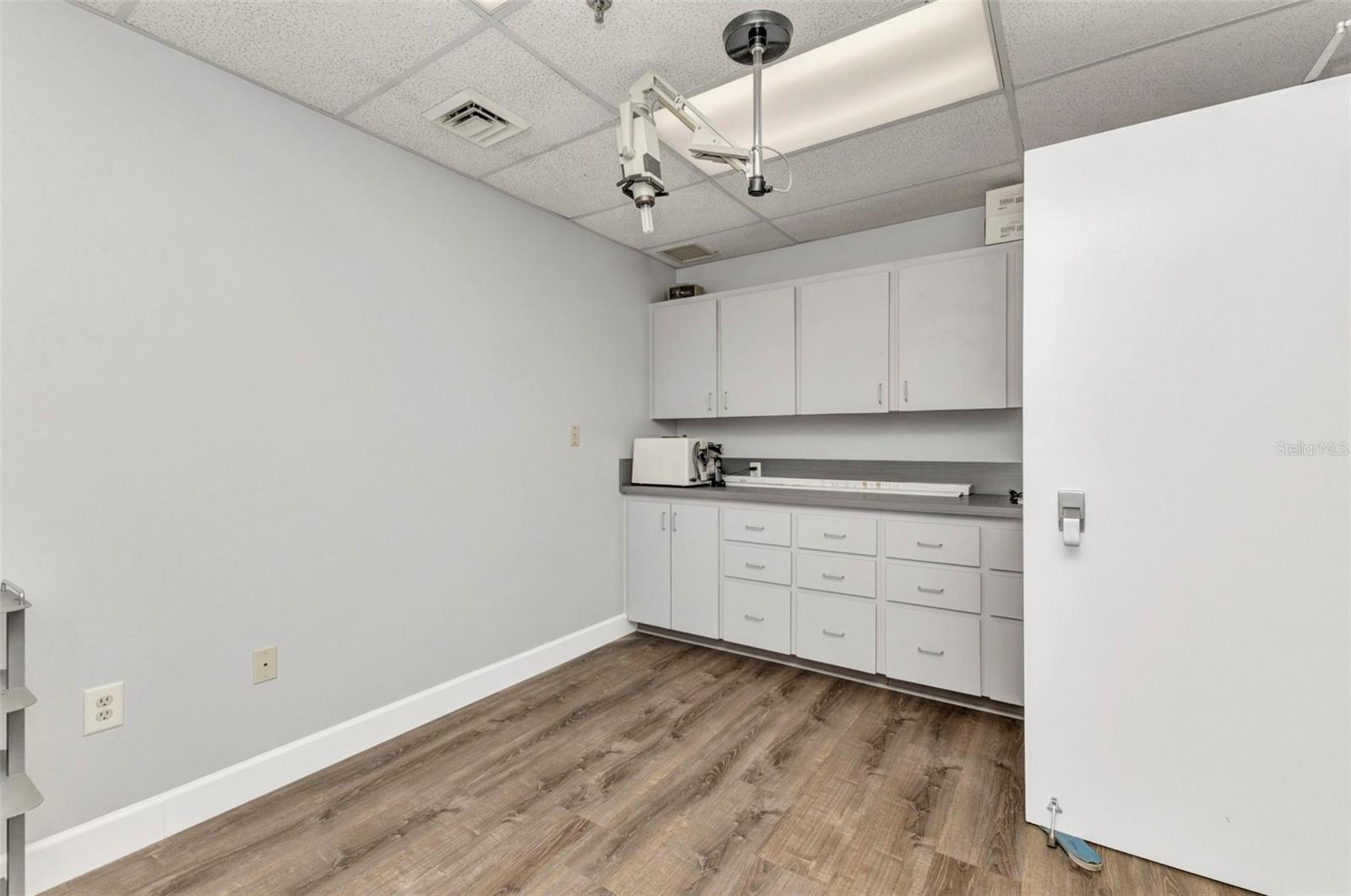 Image 16 of 42 For 2525 Harbor Boulevard 206