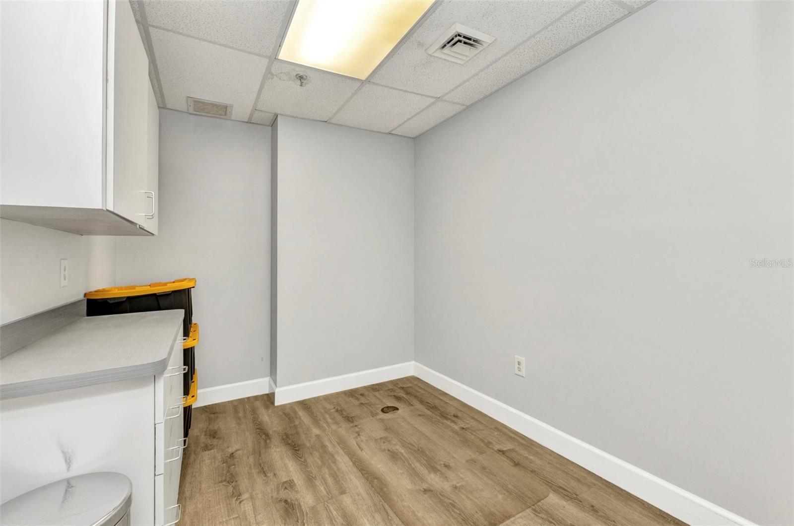 Image 20 of 42 For 2525 Harbor Boulevard 206