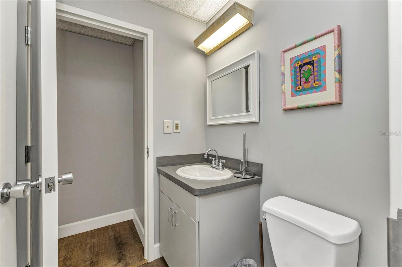 Image 23 of 42 For 2525 Harbor Boulevard 206