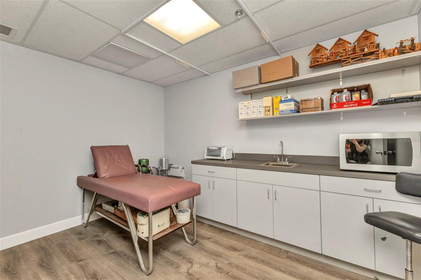 Image 24 of 42 For 2525 Harbor Boulevard 206