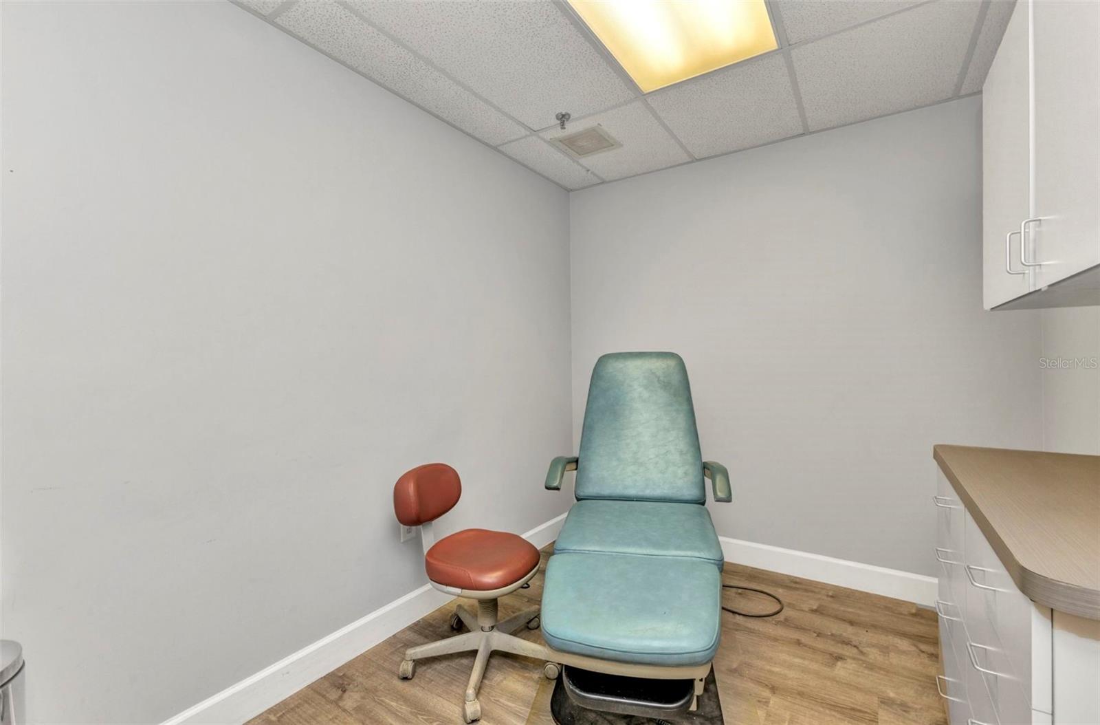 Image 26 of 42 For 2525 Harbor Boulevard 206