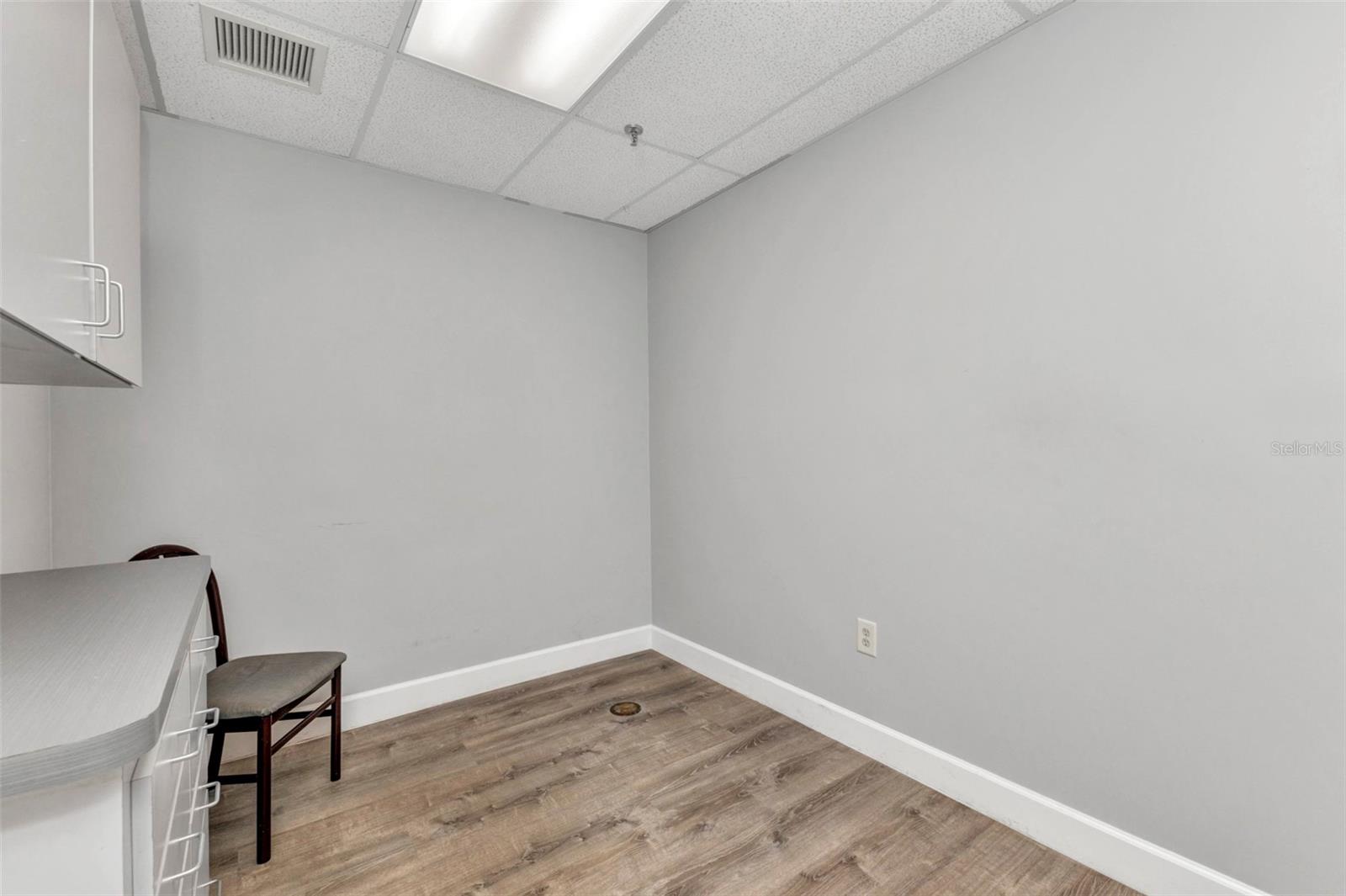 Image 28 of 42 For 2525 Harbor Boulevard 206