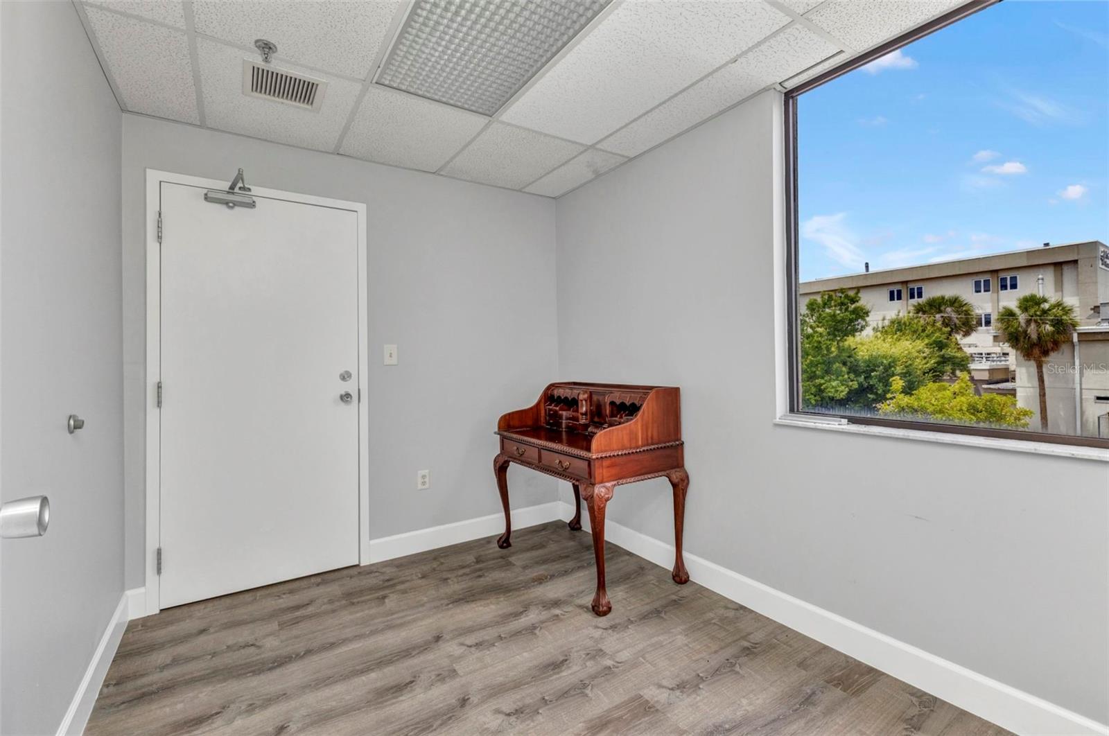Image 32 of 42 For 2525 Harbor Boulevard 206