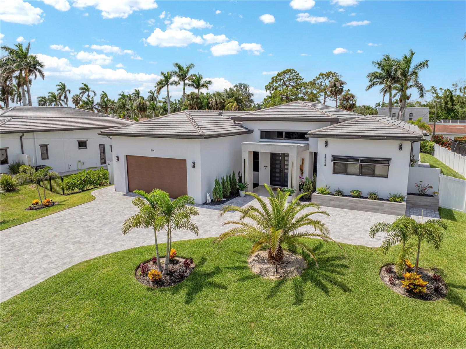 Image 4 of 57 For 1324 Longwood Drive