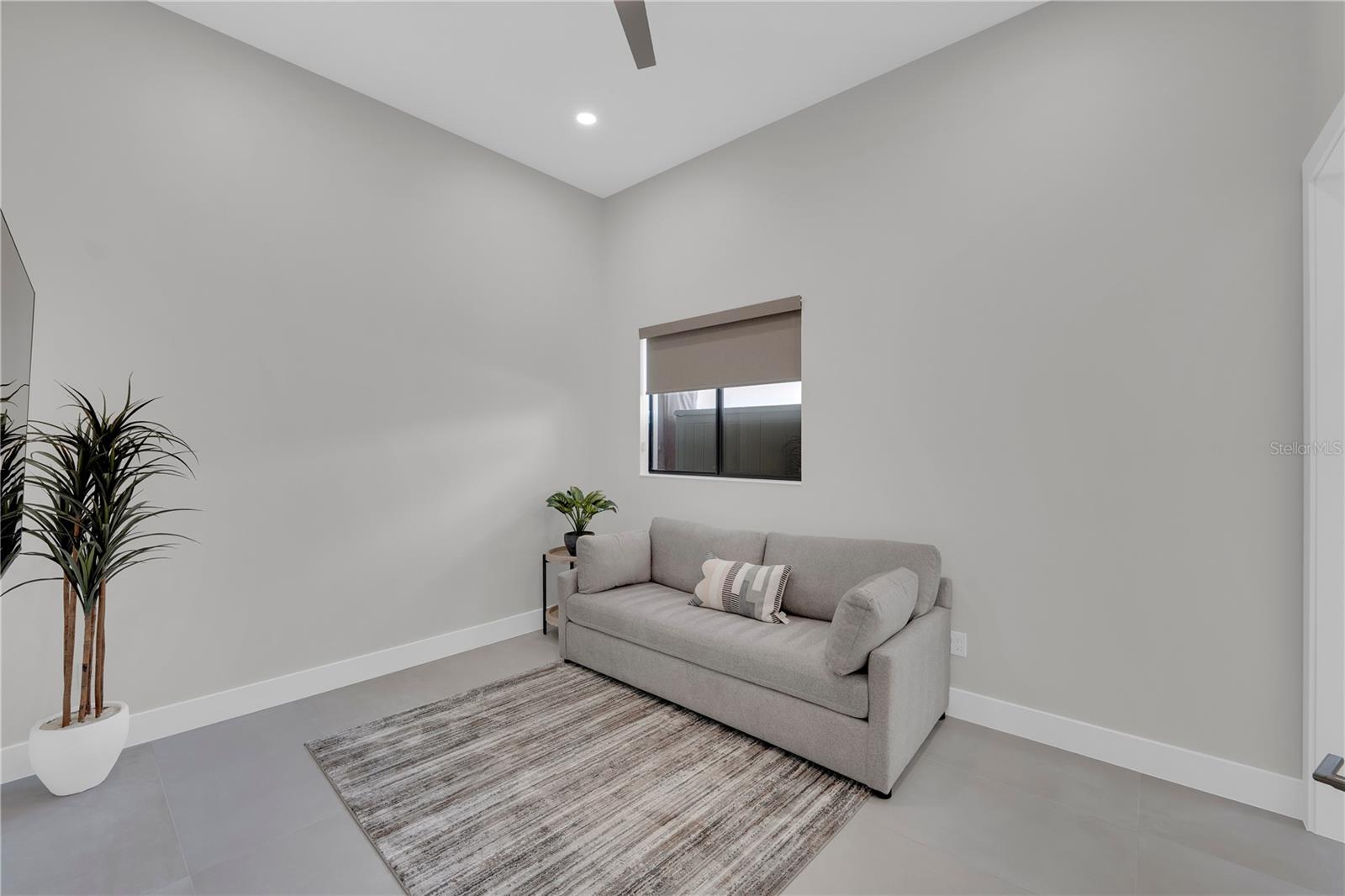 Image 42 of 57 For 1324 Longwood Drive