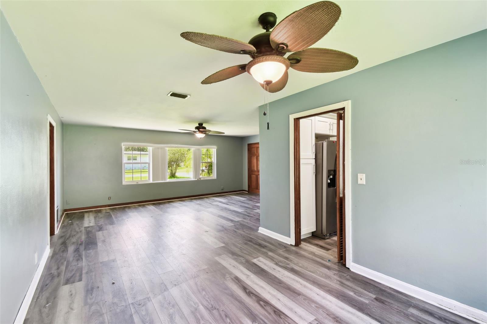 Image 11 of 42 For 4707 Southgate Drive