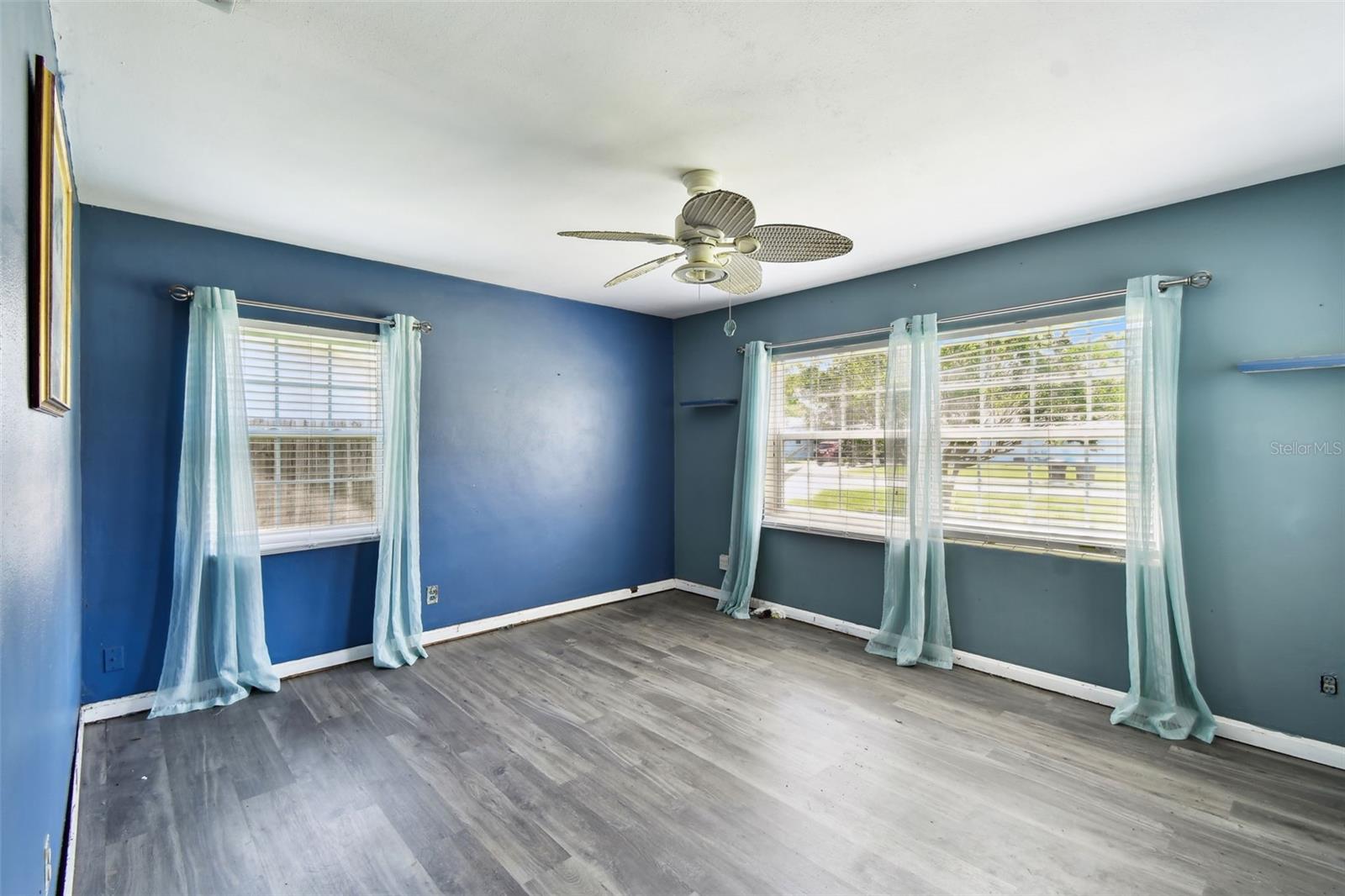 Image 21 of 42 For 4707 Southgate Drive