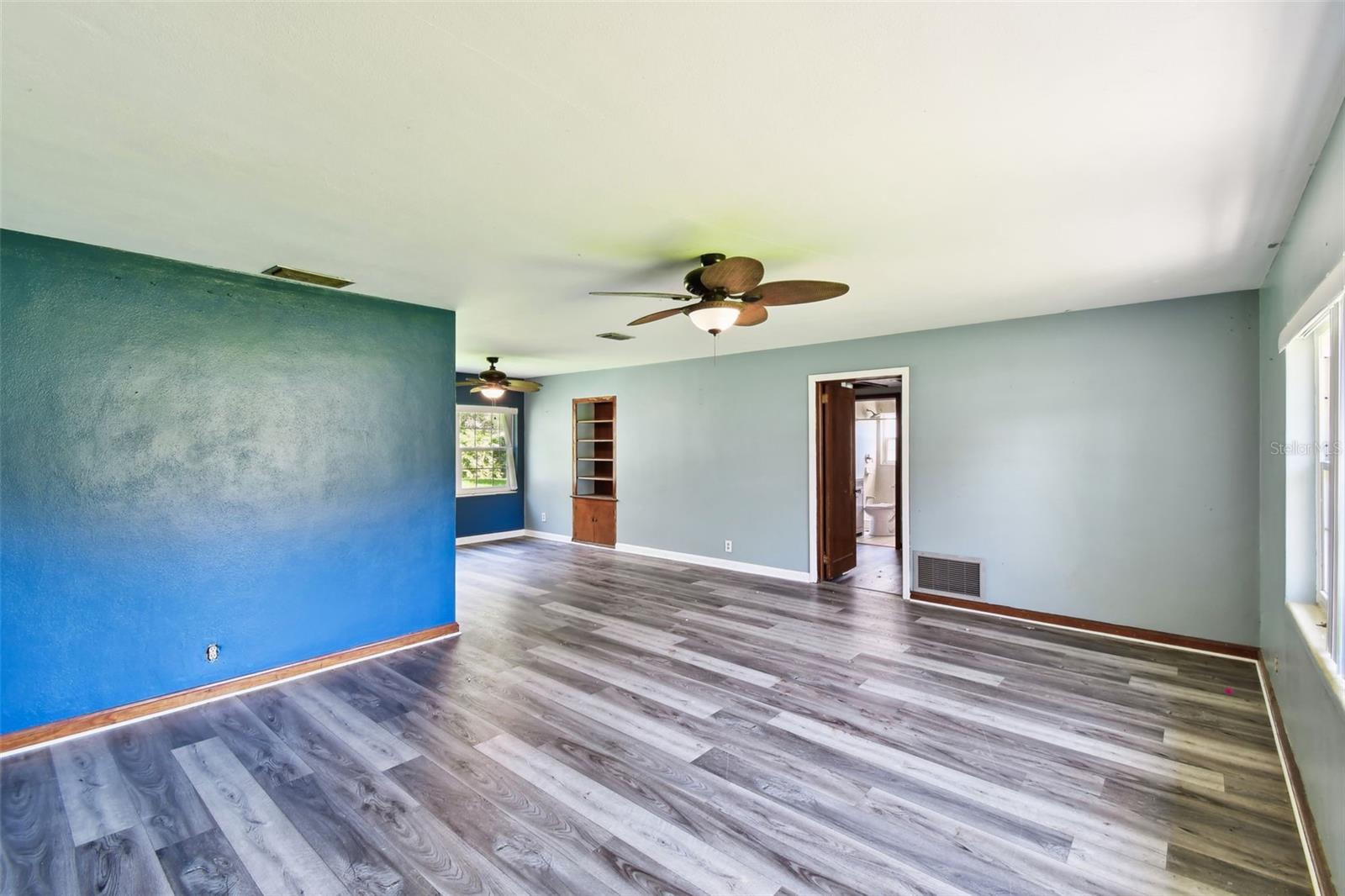 Image 9 of 42 For 4707 Southgate Drive