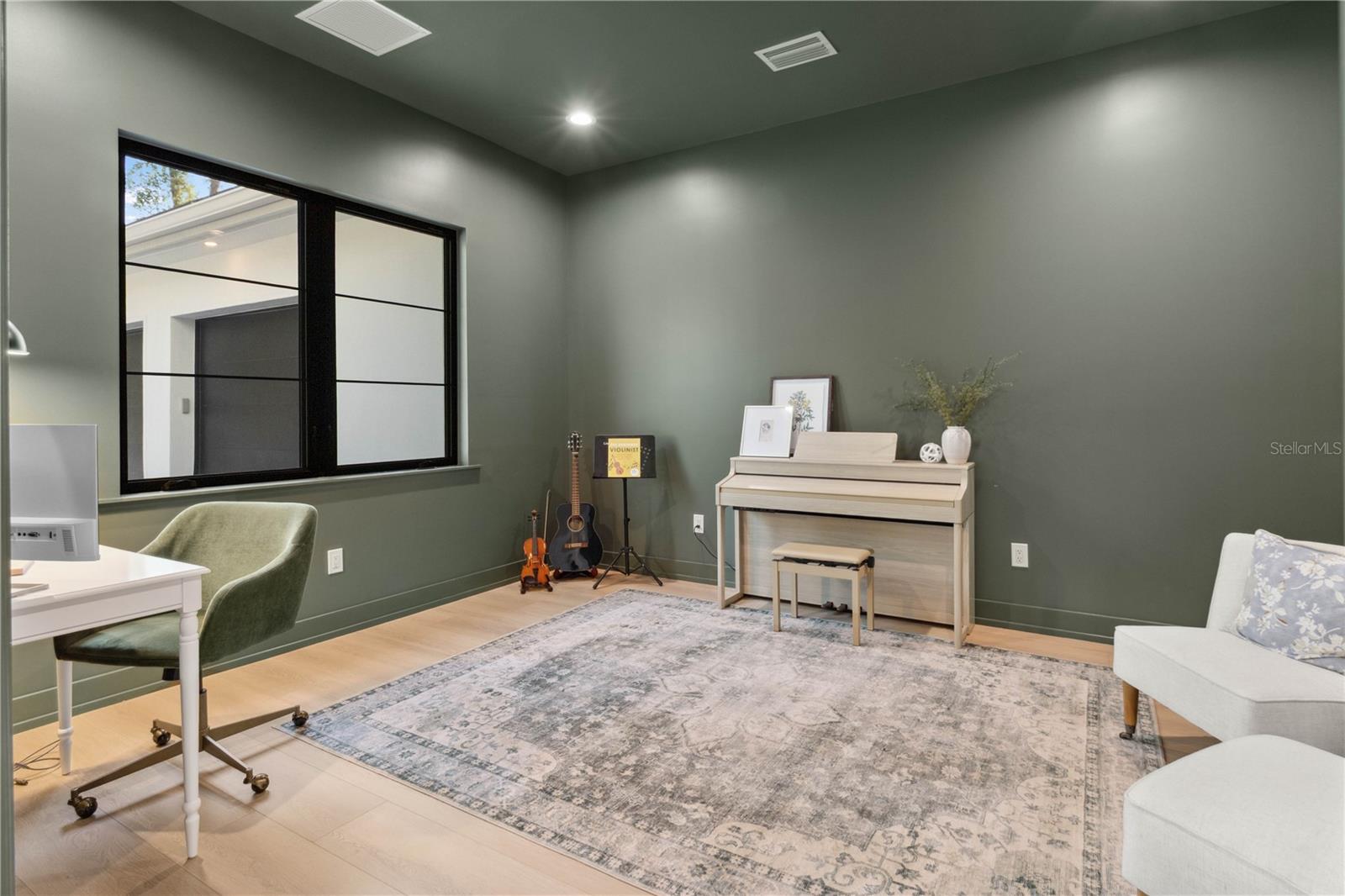 Image 13 of 52 For 3632 Golden Gate Boulevard W