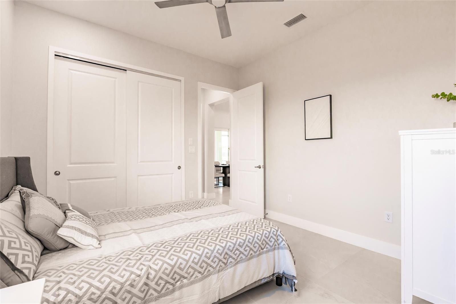 Image 36 of 72 For 5061 Collingswood Boulevard