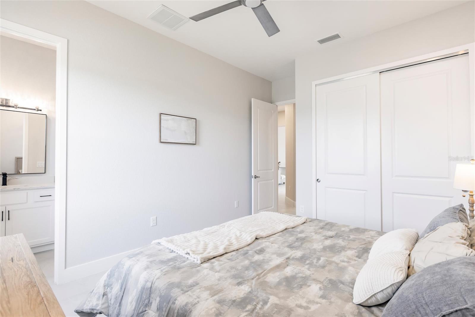 Image 40 of 72 For 5061 Collingswood Boulevard