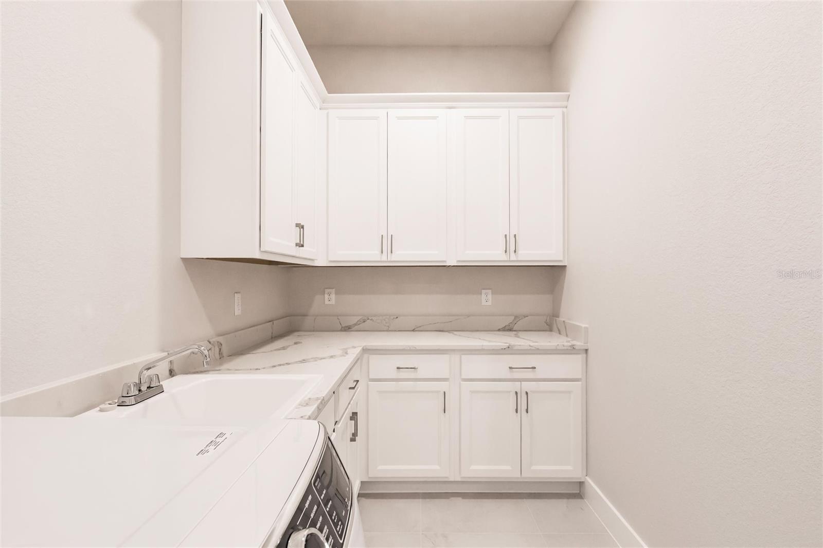 Image 43 of 72 For 5061 Collingswood Boulevard