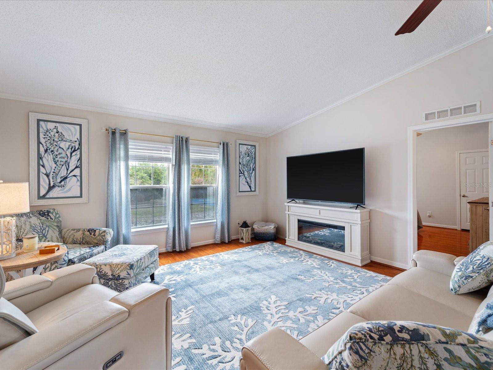 Image 11 of 47 For 9182 Pinehaven Way
