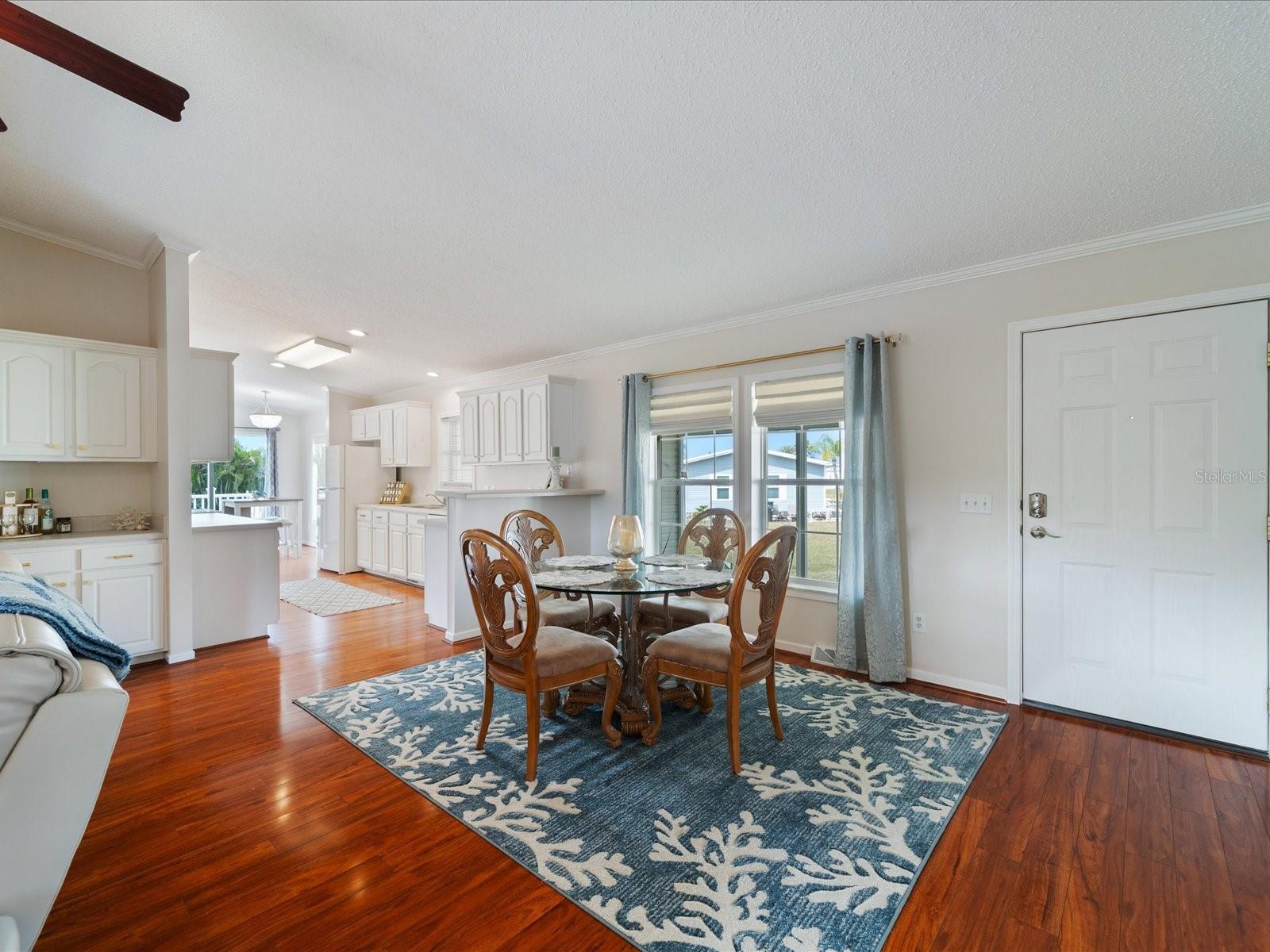 Image 9 of 47 For 9182 Pinehaven Way