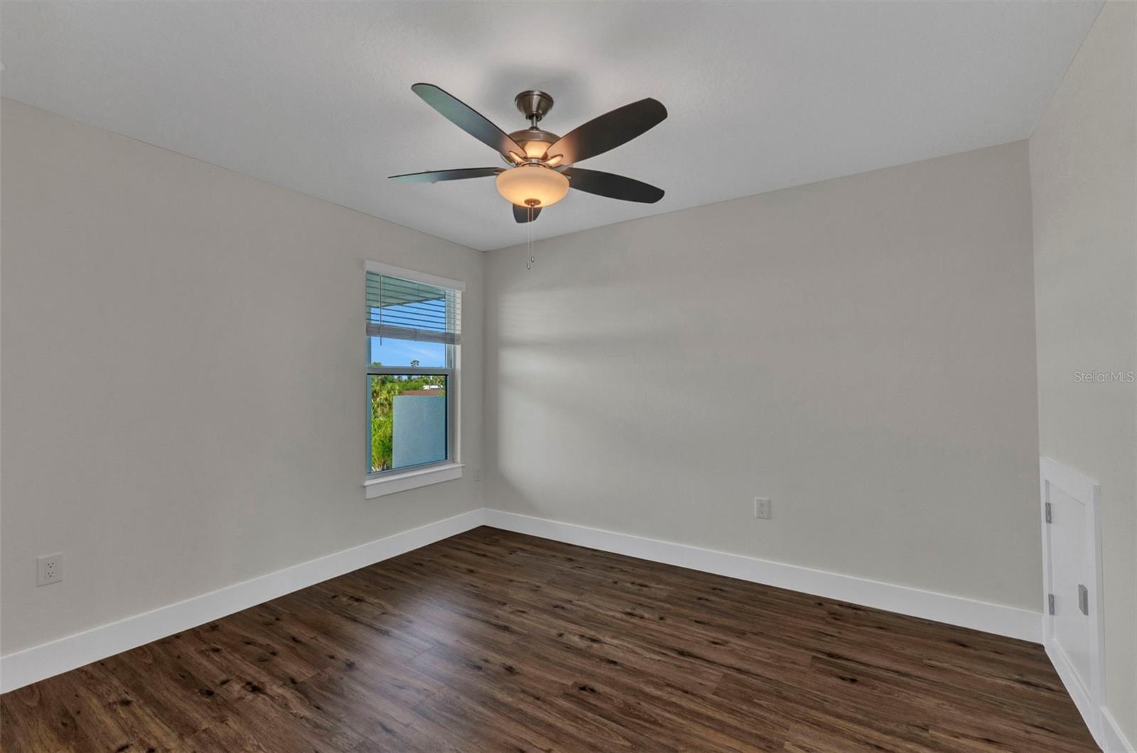 Image 34 of 66 For 12299 Albrecht Terrace