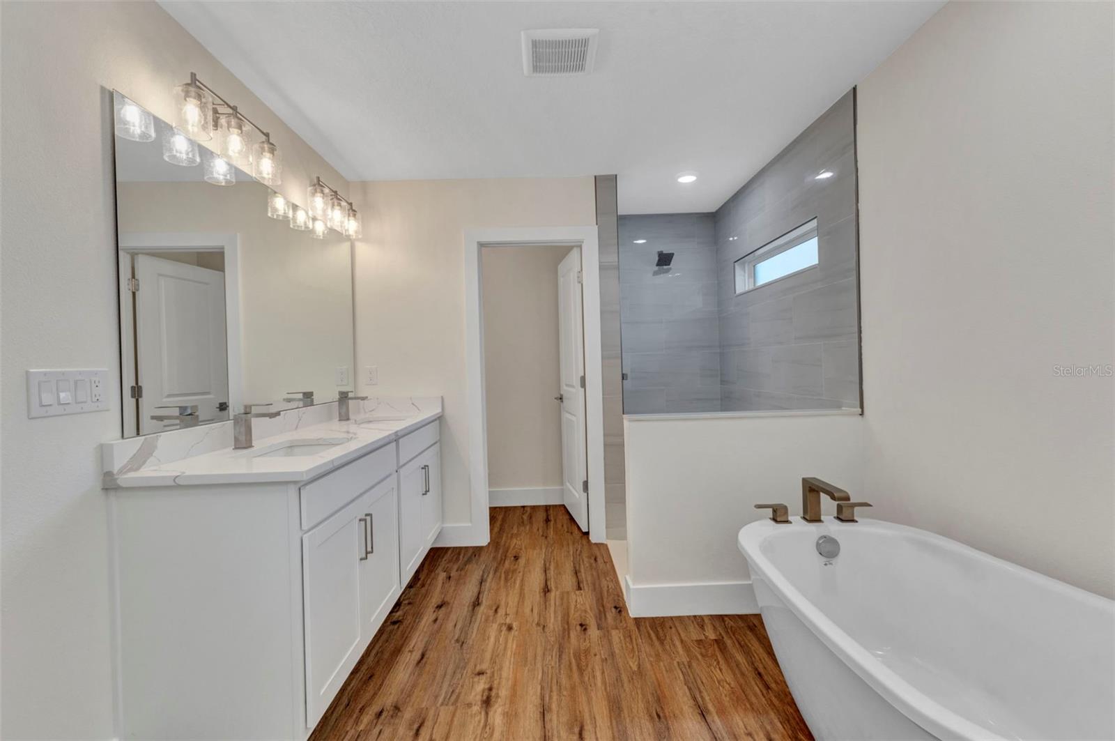 Image 41 of 66 For 12299 Albrecht Terrace