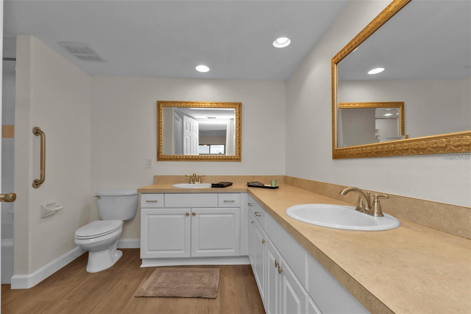 Image 24 of 42 For 601 Shreve Street 64c
