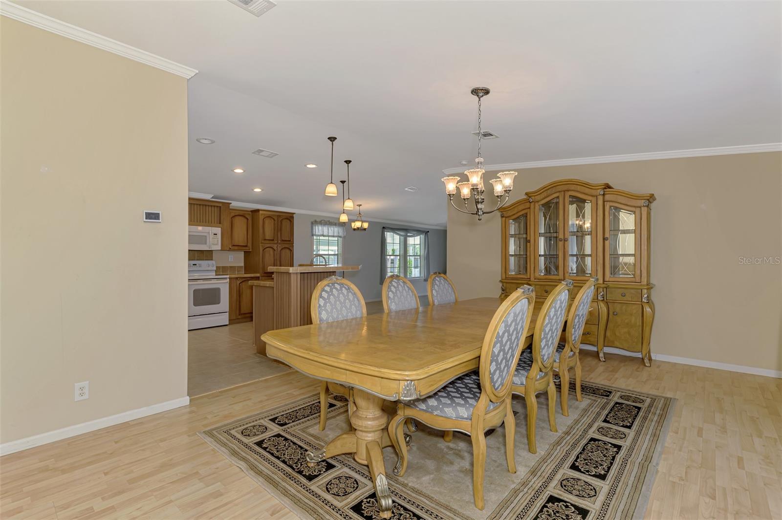 Image 11 of 82 For 621 Gloriosa Drive