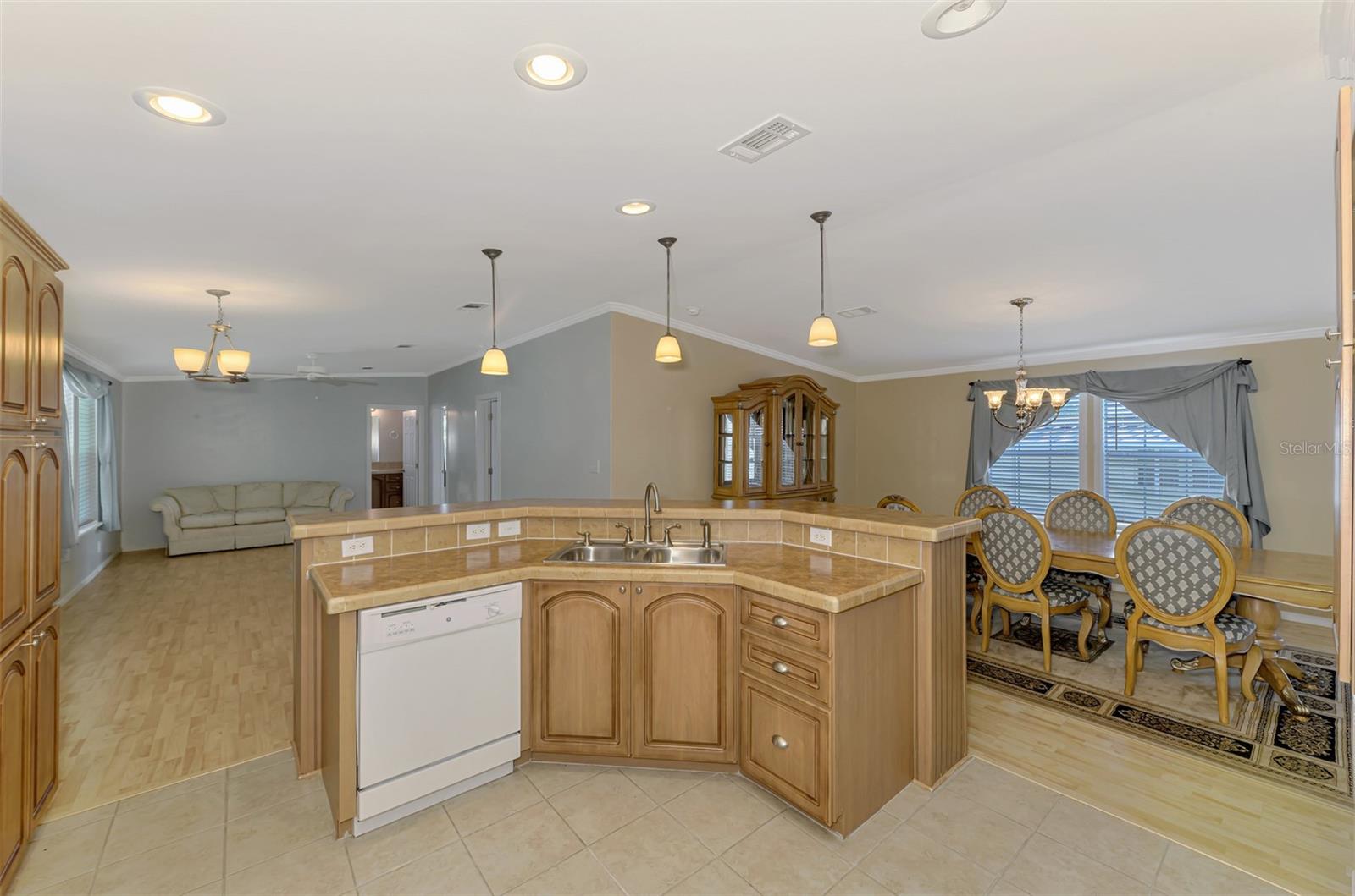Image 13 of 82 For 621 Gloriosa Drive