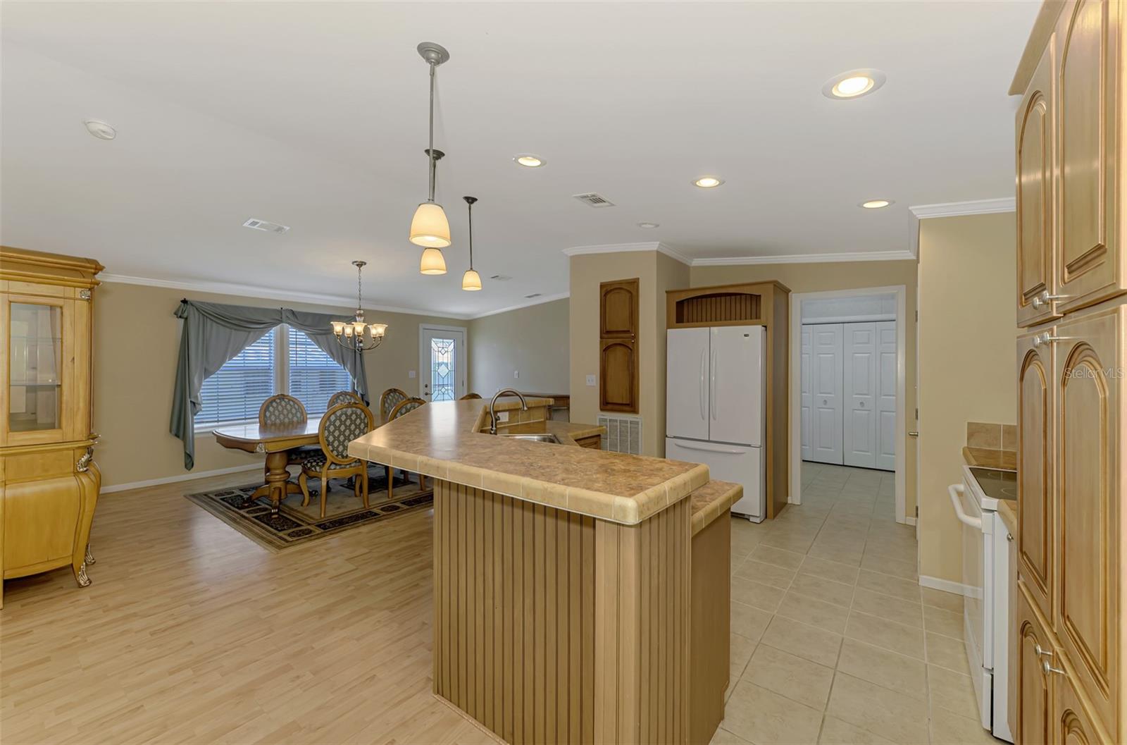 Image 14 of 82 For 621 Gloriosa Drive