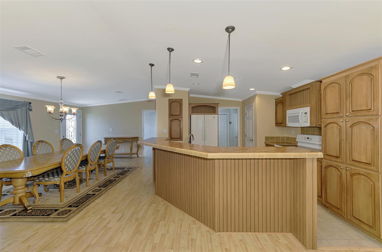 Image 15 of 82 For 621 Gloriosa Drive