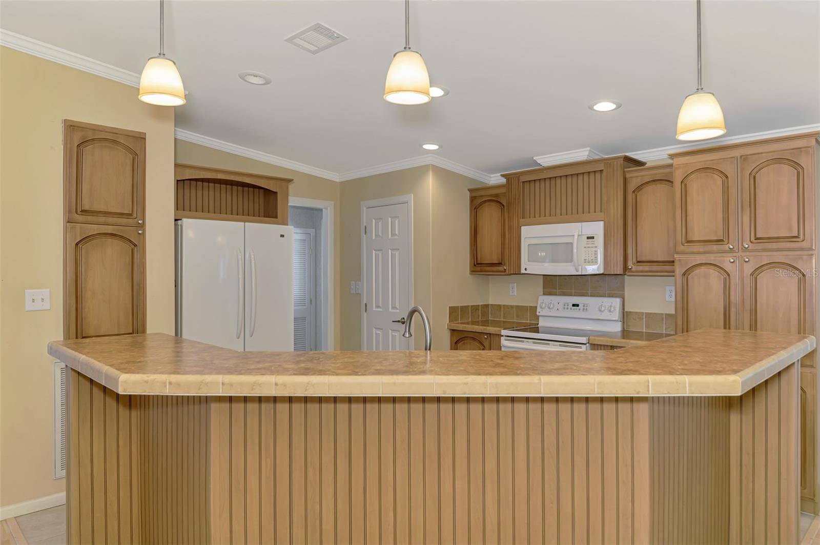 Image 16 of 82 For 621 Gloriosa Drive
