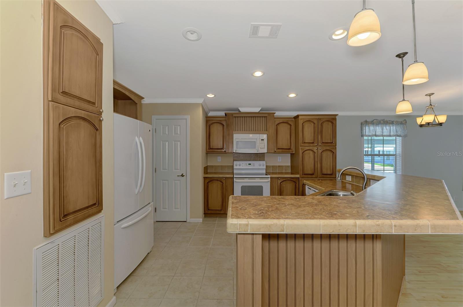 Image 17 of 82 For 621 Gloriosa Drive