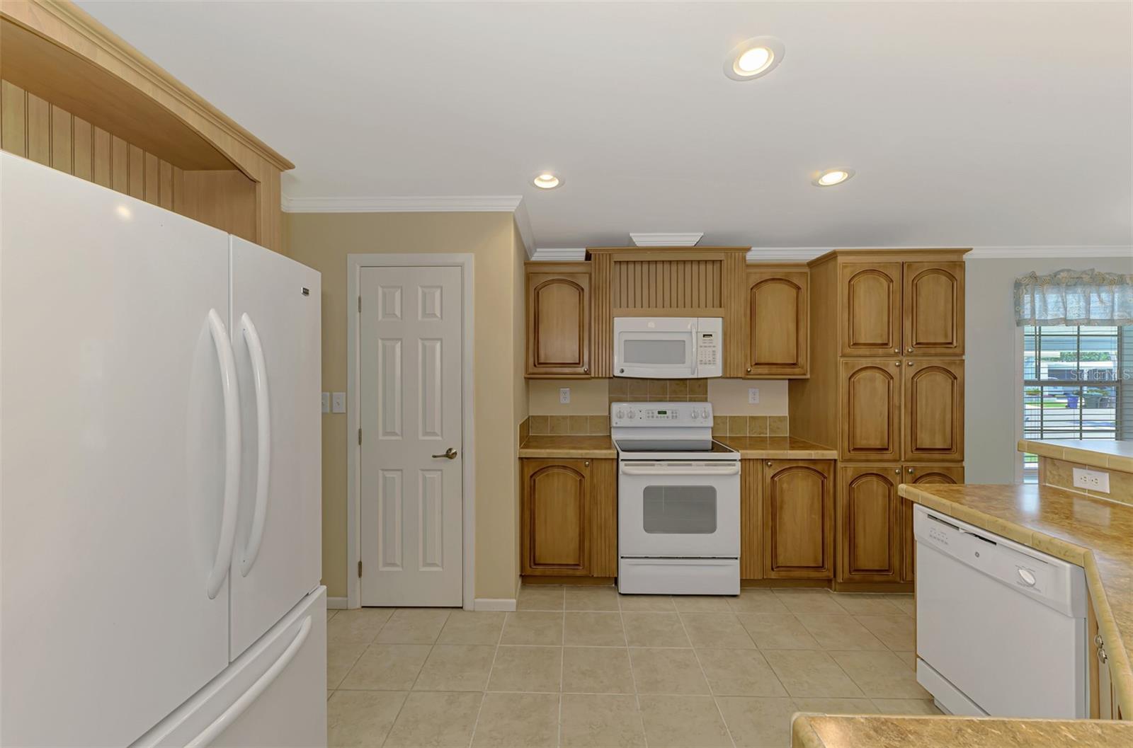 Image 20 of 82 For 621 Gloriosa Drive