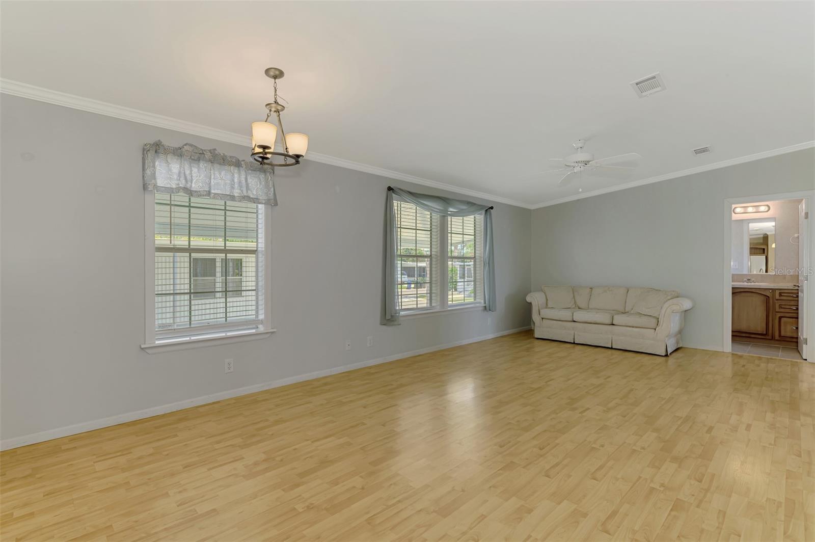 Image 23 of 82 For 621 Gloriosa Drive
