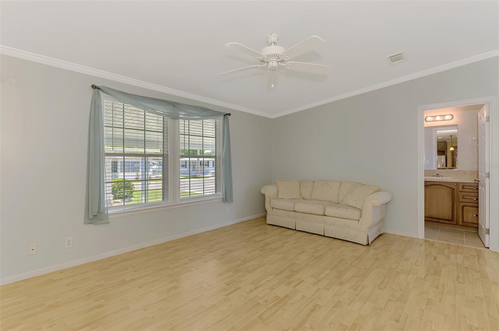 Image 24 of 82 For 621 Gloriosa Drive