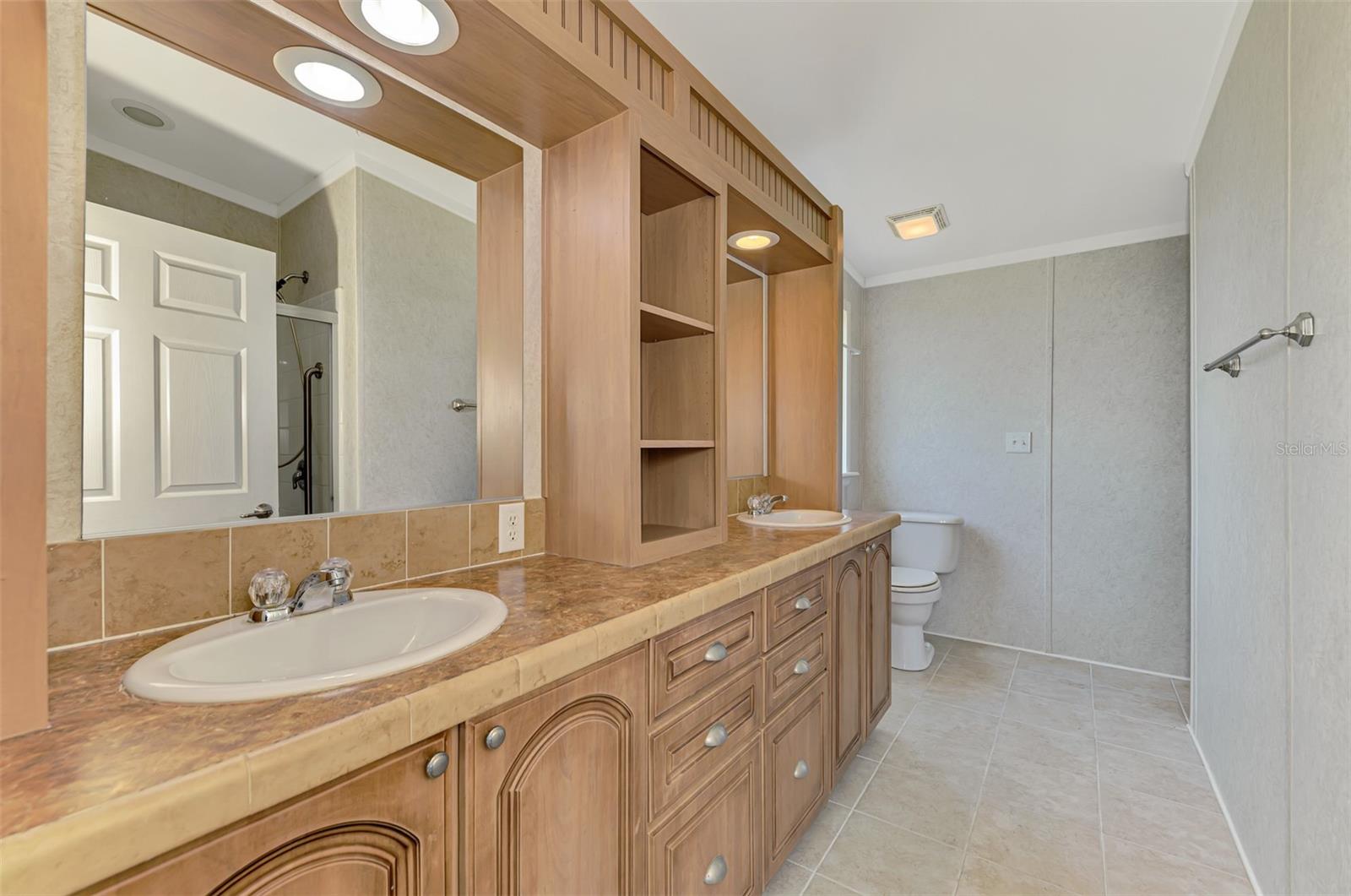 Image 34 of 82 For 621 Gloriosa Drive