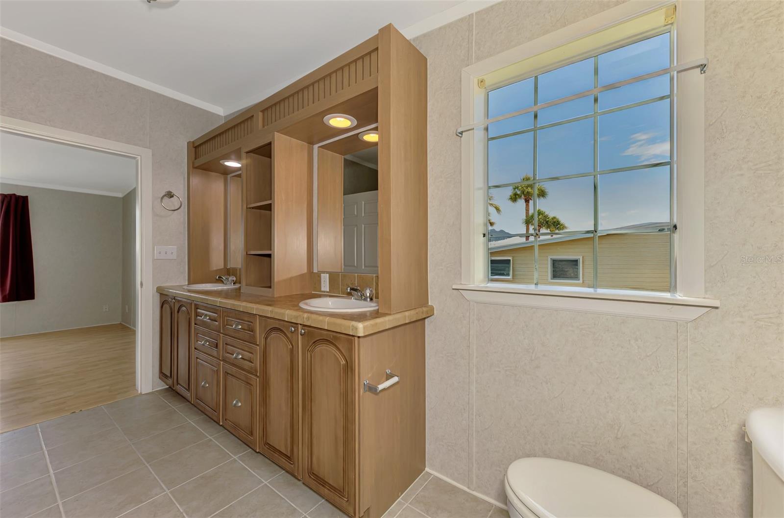 Image 35 of 82 For 621 Gloriosa Drive