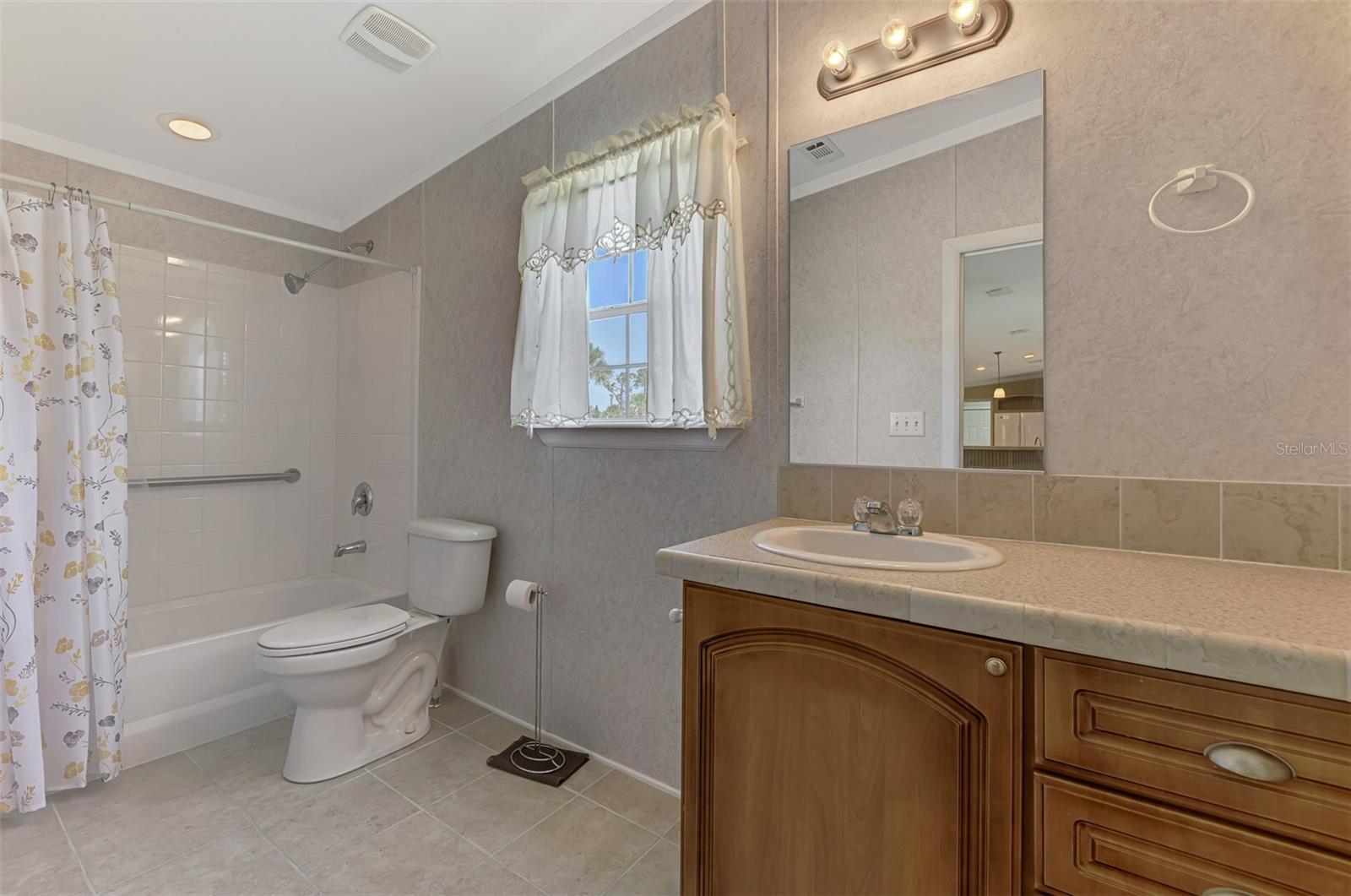 Image 40 of 82 For 621 Gloriosa Drive